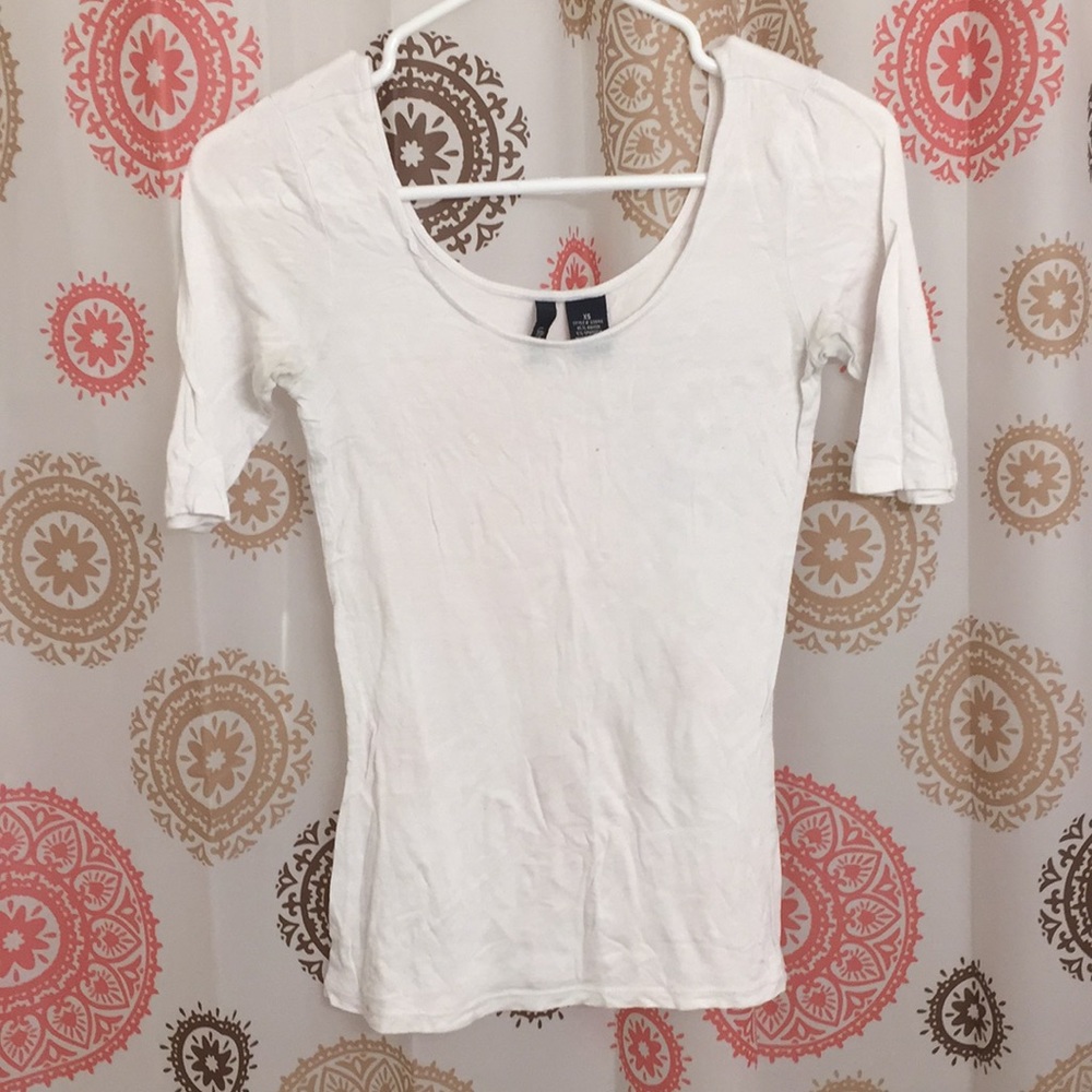 Mid length sleeved shirt